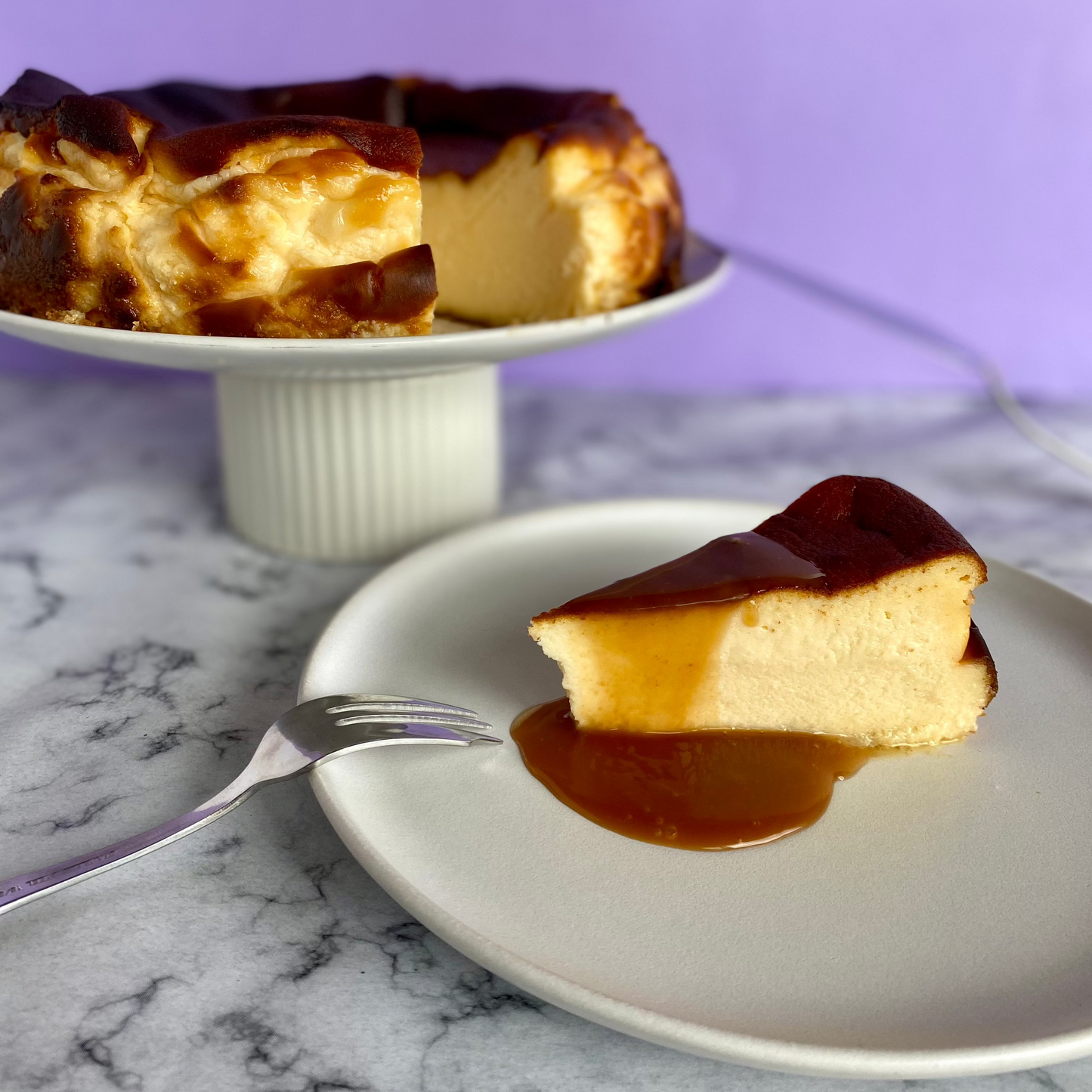 Cheesecake Basque com caramelo salgado