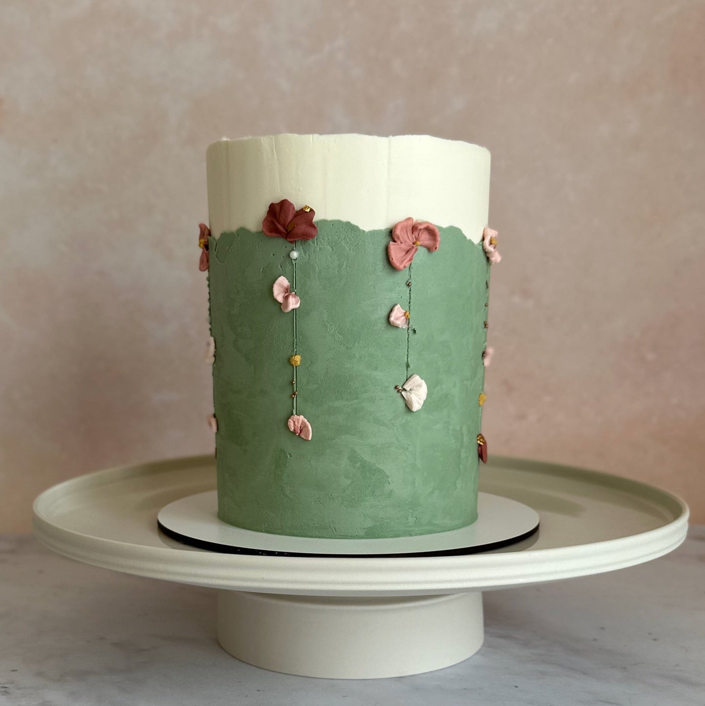 Modern cake with minimalist floral drip strings